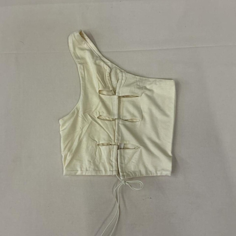 Trendy one-shoulder‎ crop top